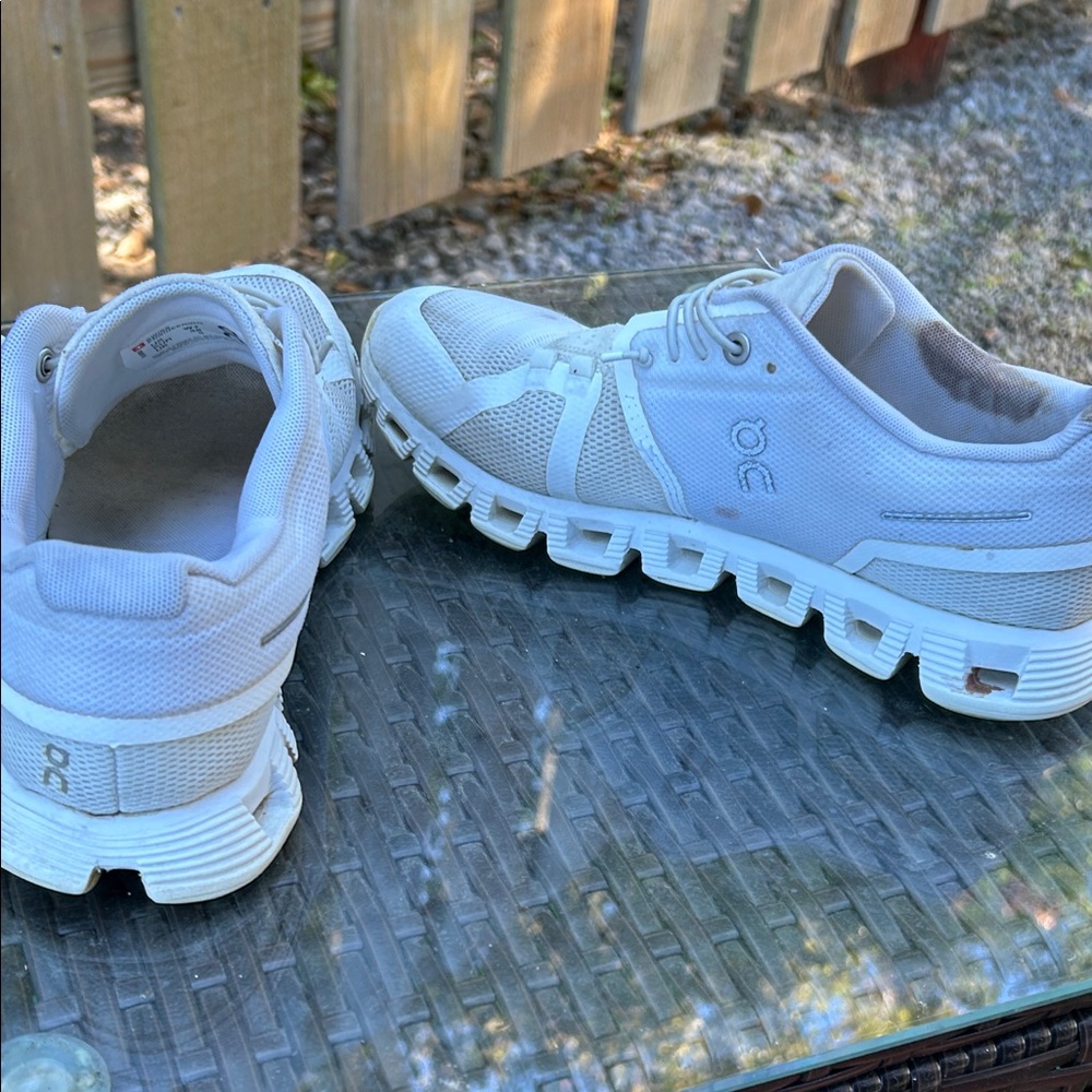 READ MY LOVE Notes🎉 On Running Cloud White Sneakers